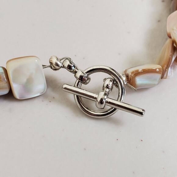 Vintage Mother of Pearl Necklace and Bracelet Set Handcrafted One Size - Picture 9 of 11